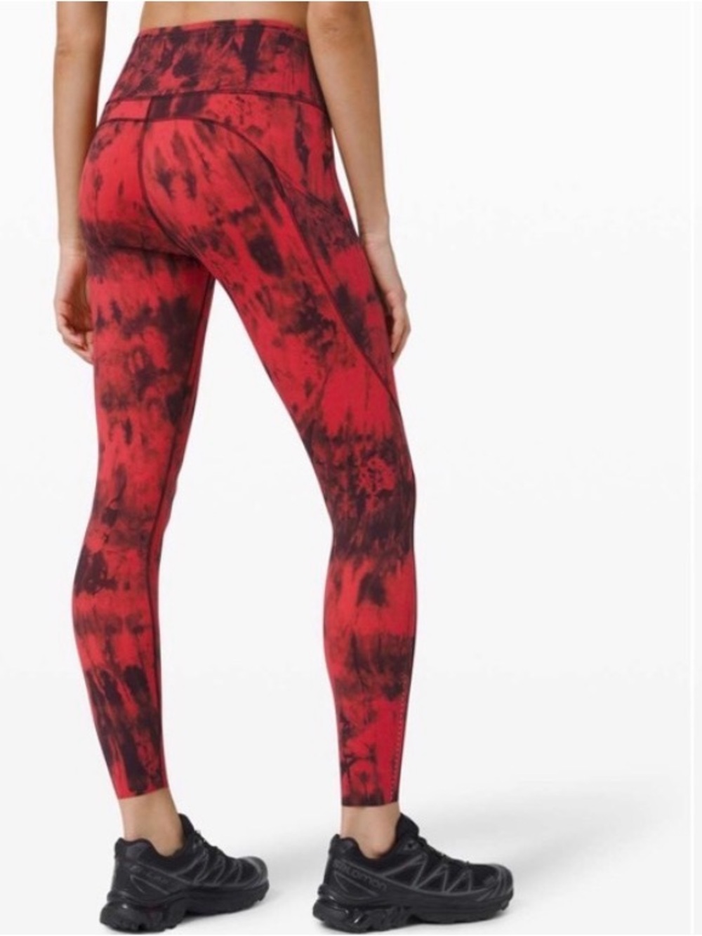 Lululemon Fast and Free Tight Size 4
25" inseam red black tie dye